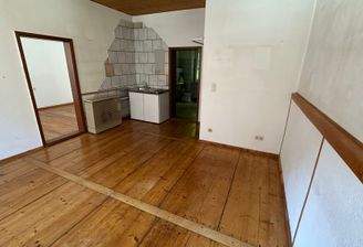 Wohnzimmer mit kleiner Küchenzeile.jpg