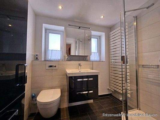 1 OG Bad mit Dusche Bild 1