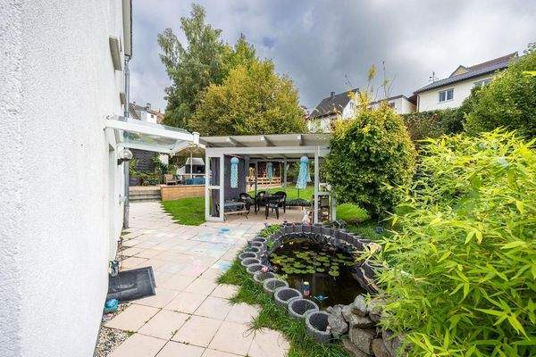 Altbau, EG-Wohnung mit separatem Eingang und Gartenanteil