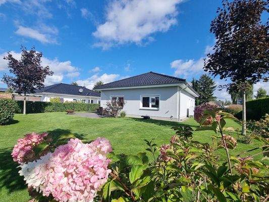 Vorderhaus vom Garten