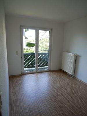 Kinderzimmer 2 im Obergeschoss mit Zugang zum Balkon(Beispielbild)