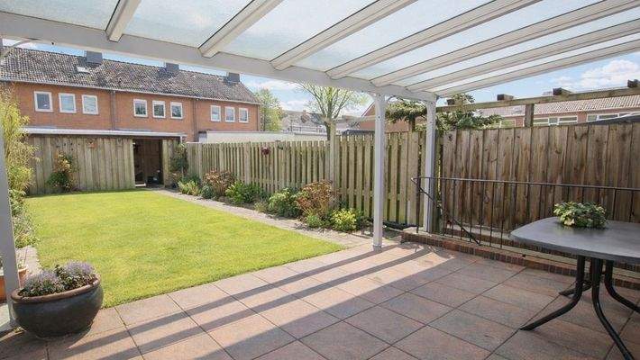 überdachte Terrasse (KI-unterstützte Bildbearbeitung)