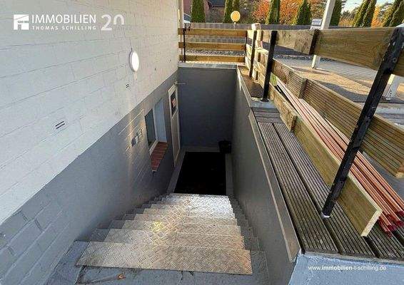 G2602 ・ Kelleraußeneingang überdacht