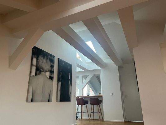 Wohn- &amp; Essbereich mit halboffener Wohnküche