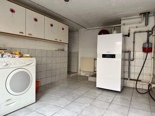 Hauswirtschafts-/Heizraum im Nebengelass