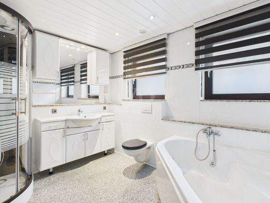 großes Tageslichtbad