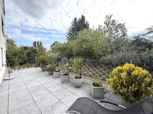 Eigengarten mit Gartenterrasse