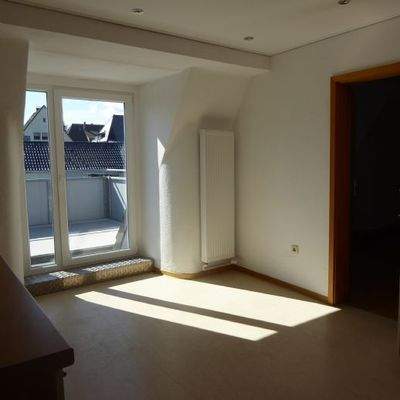 Küche mit Zugang zum Balkon