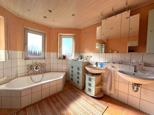 Badezimmer OG Ansicht 2