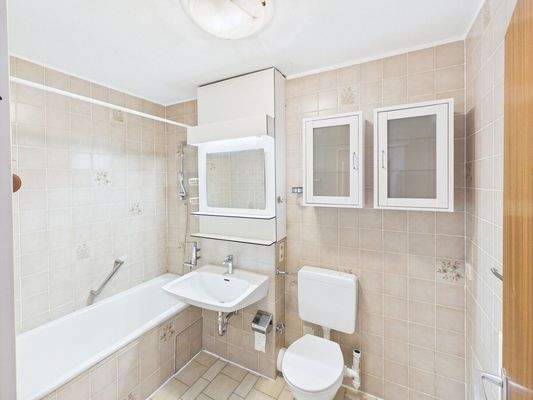 Badezimmer mit Wanne