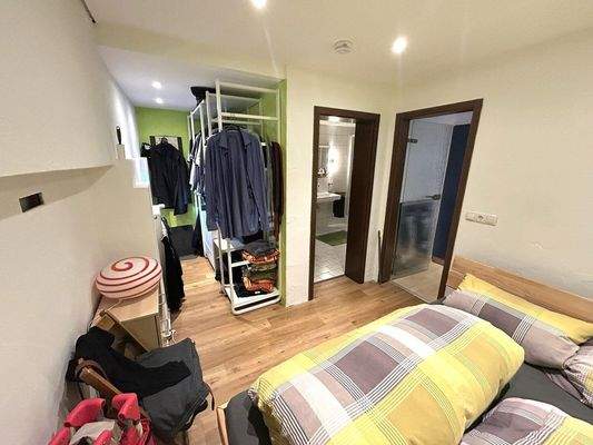 Schlafzimmer und Ankleide Ferienwohnung A 