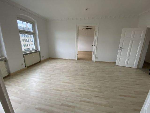 Geräumige 4- Zimmerwohnung mit Stuck, Erker sowie AR zu vermieten! Stellplätze vorhanden. - Photo 5