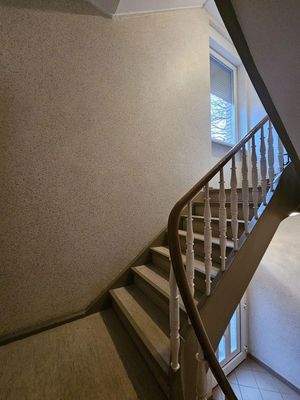 Heller, gepflegter Treppenraum