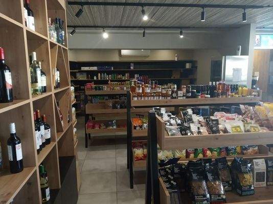 Kreta, Perivolia: Riesiges Anwesen mit Café und Swimmingpool in der Nähe des Zentrums von Chania zu verkaufen