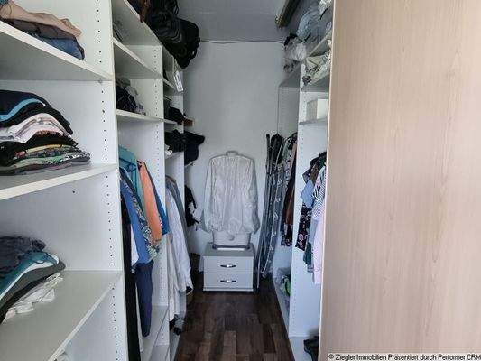 20a OG Schlafbereich mit Ankleide