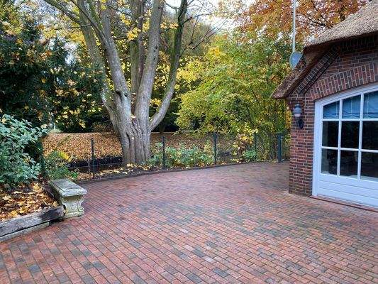 Terrasse/Hof Gästehaus Richtung Krückau.jpeg