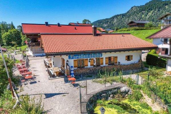 Ostansicht mit Teich