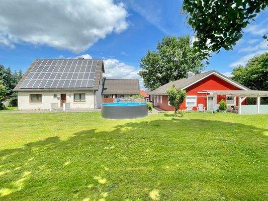 Bungalow und Haus mit Grundstück