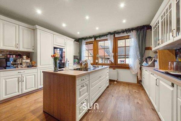 GROßZÜGIGE & HELLE KÜCHE