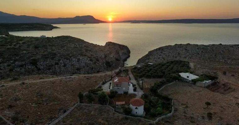 Kreta, Kokkino Chorio: Villa mit spektakulärem Blick auf das Meer und den Sonnenuntergang zu verkaufen