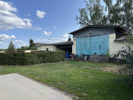 Garten und Nebengelass/Garage