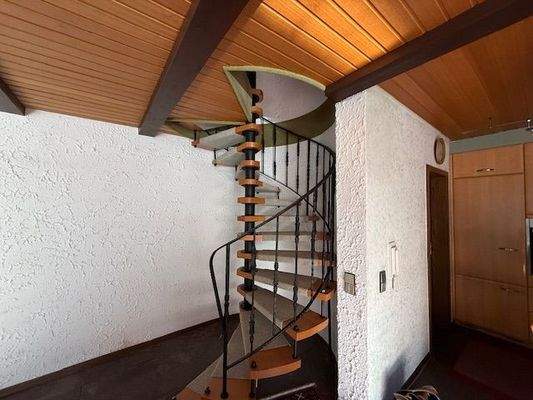 Treppe von Wohnbereich in DG