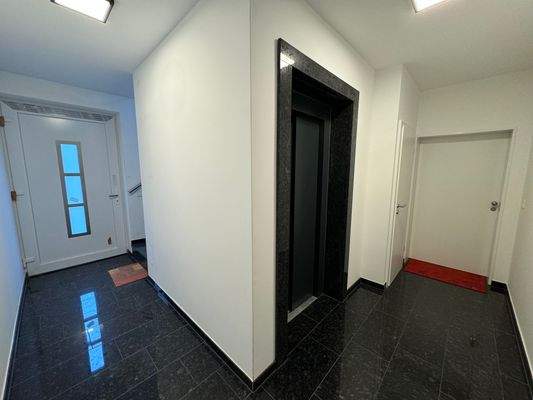 Treppenhaus/Eingangsbereich