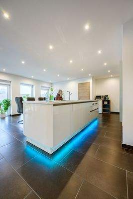 Küchenblock mit Ambientebeleuchtung