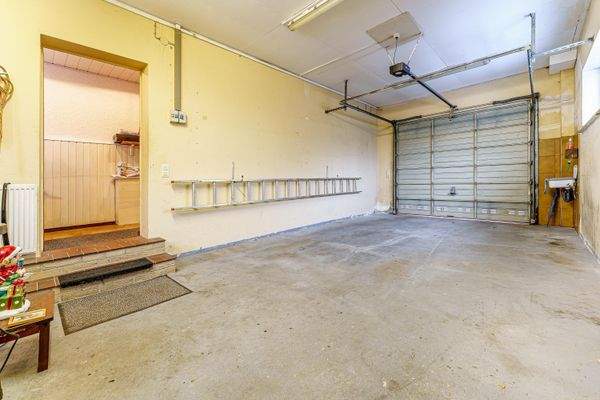 Garage mit Zugang zum Haus