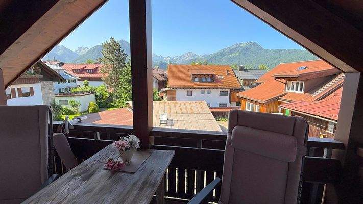 Bakone mit Bergblick 