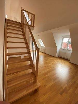 Wohnzimmer, Aufgang Galerie