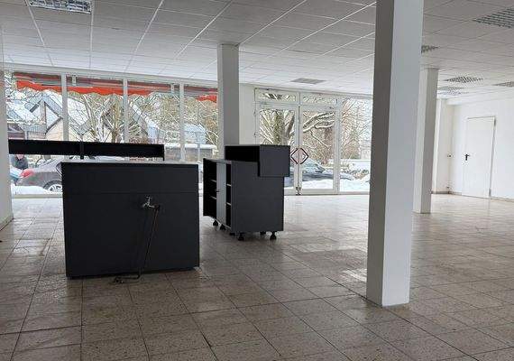 Innenansicht zur Straße