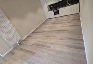 Wohnzimmer mit Küche