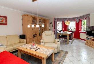 Heller Wohn- und Essbereich