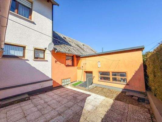 Uneinsehbare Terrasse und Garage