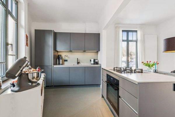 Helle Wohnküche der Marke Nolte von 2020