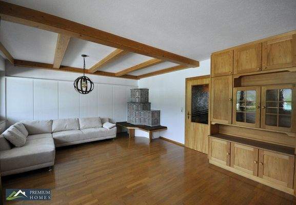 Gemütliche Etagenwohnung - Wohnzimmer mit Kachelofen