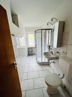 Badezimmer mit Dusche