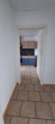 Flur_Blick in die Küche.jpg