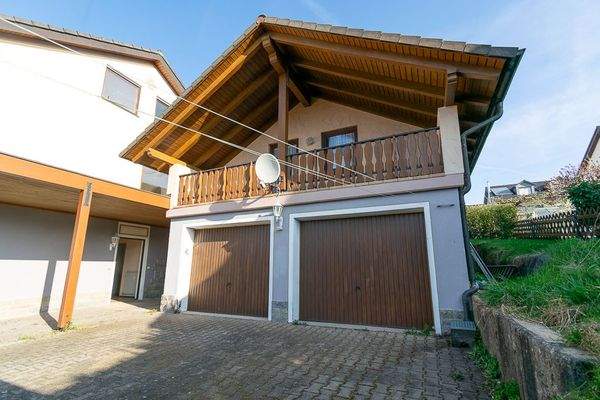 Garage mit Hobbyraum.jpg