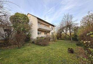 Außenansicht mit Garten