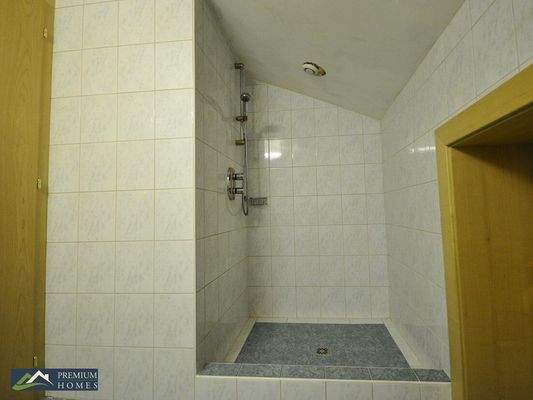Doppelhaushälfte in Aussichtslage - Dusche Obergeschoss