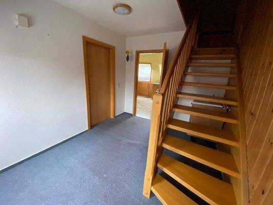 Flur und Treppe zum Spitzboden