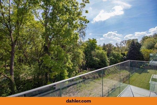 Von 3 Seiten Licht! Exklusive 2-Zimmer-Wohnung