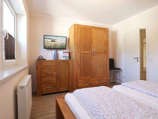 Schlafzimmer 2a.jpg