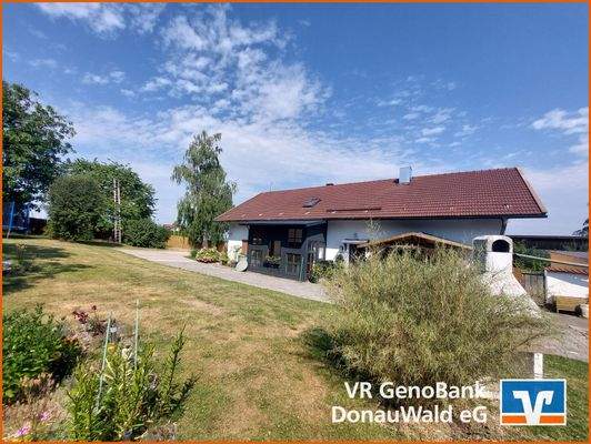 Wohnhaus mit großem Garten