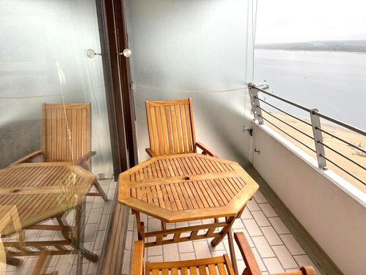 Sonnenbalkon zur Traveseite 