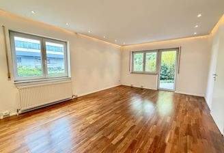 Raum 1 mit Zugang zur Terrasse