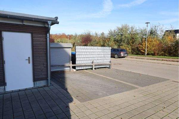 PKW-Stellplatz direkt vor dem Haus gelegen