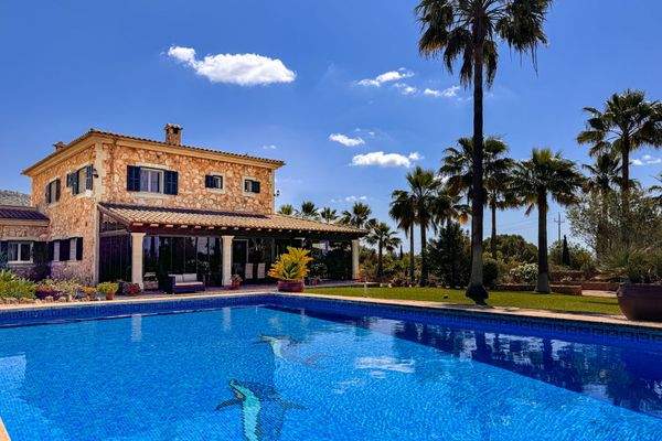 Stattliche Natursteinfinca mit Pool u. Wintergarten